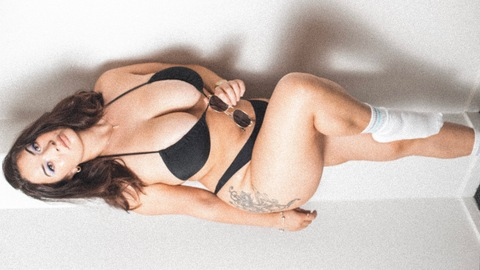 Header of buxom_babenz
