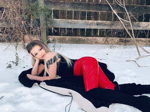 Header of latexbunnybust