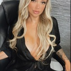 View queenroberta (QueenRoberta👑) OnlyFans 371 Photos and 32 Videos for free 

 profile picture