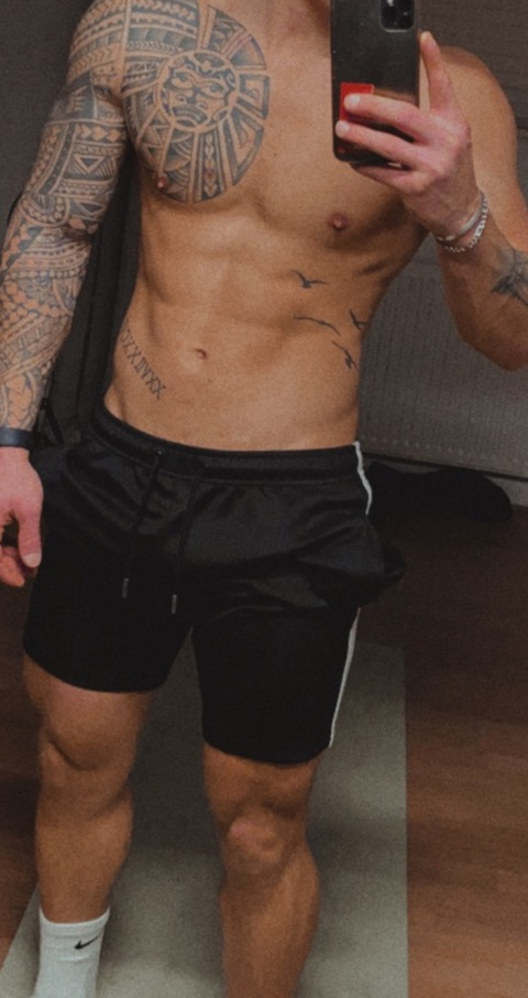 Header of tattooedgymboy