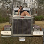 trucker_gurl30 (Trucker_gurl30) OnlyFans Leaked Content 

 profile picture